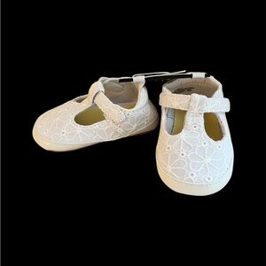 Old Navy White Eyelet Ballet Flats Fashion Baby Shoes